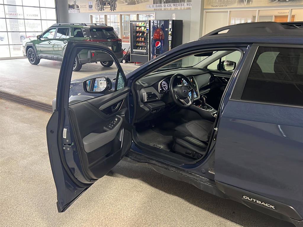 Used 2023 Subaru Outback Onyx Edition image 3