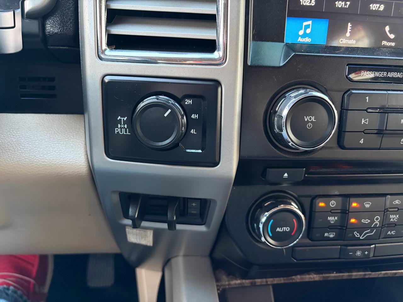 Used 2017 Ford F250 Lariat w/ Tow Technology Bundle AWD/4WD image 29