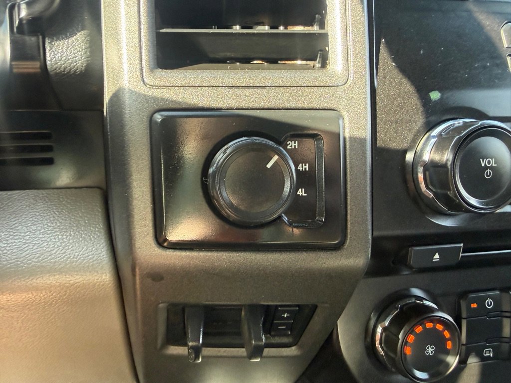 Used 2017 Ford F350 4x4 Crew Cab DRW Super Duty image 25
