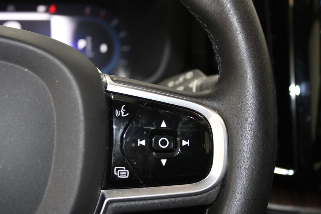 Used 2023 Volvo XC60 B6 Ultimate image 34