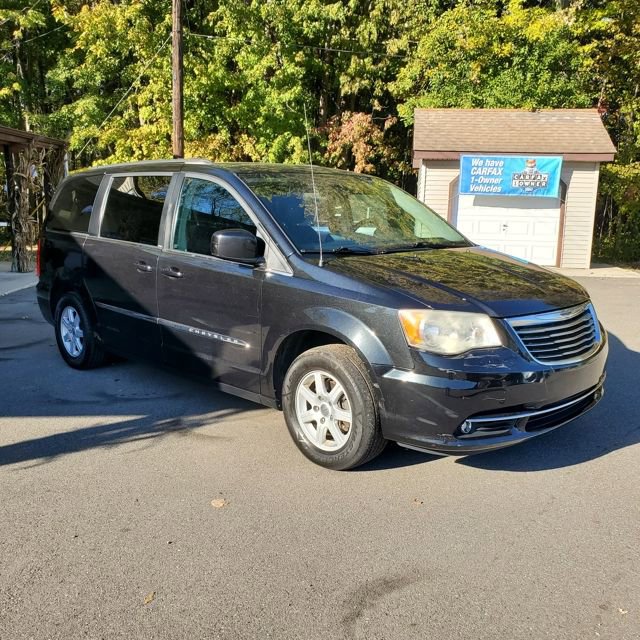 Used 2011 Chrysler Town & Country Touring FWD image 8