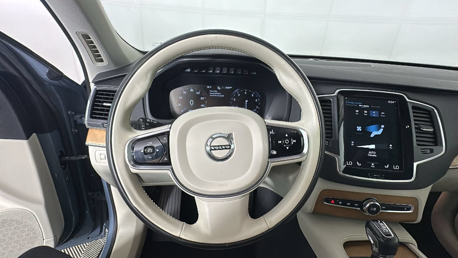 Used 2021 Volvo XC90 T6 Momentum AWD/4WD image 16