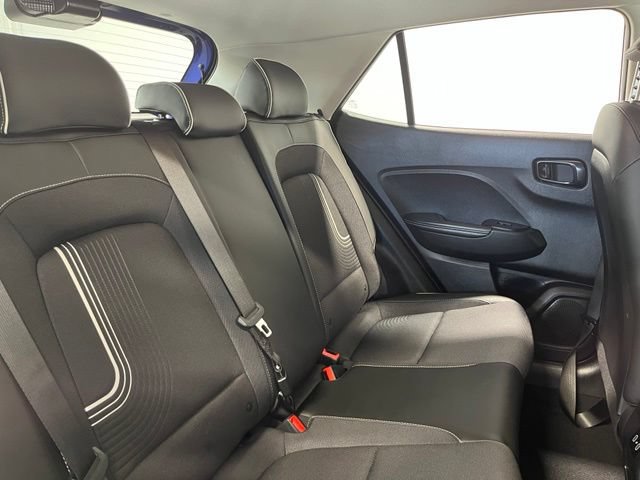 Used 2025 Hyundai Venue Limited FWD image 13