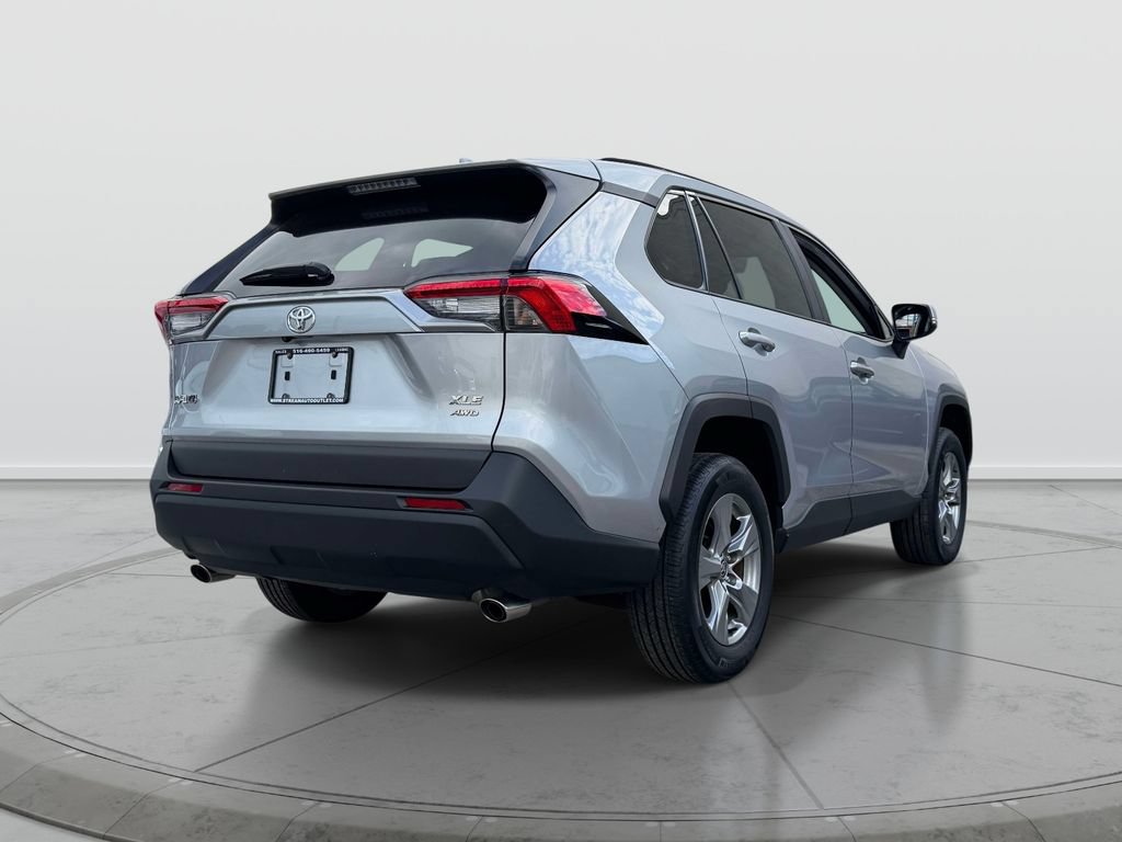 Used 2024 Toyota RAV4 XLE AWD/4WD image 7