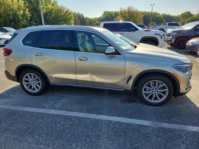 Used 2019 BMW X5 xDrive40i w/ Executive Package image 3