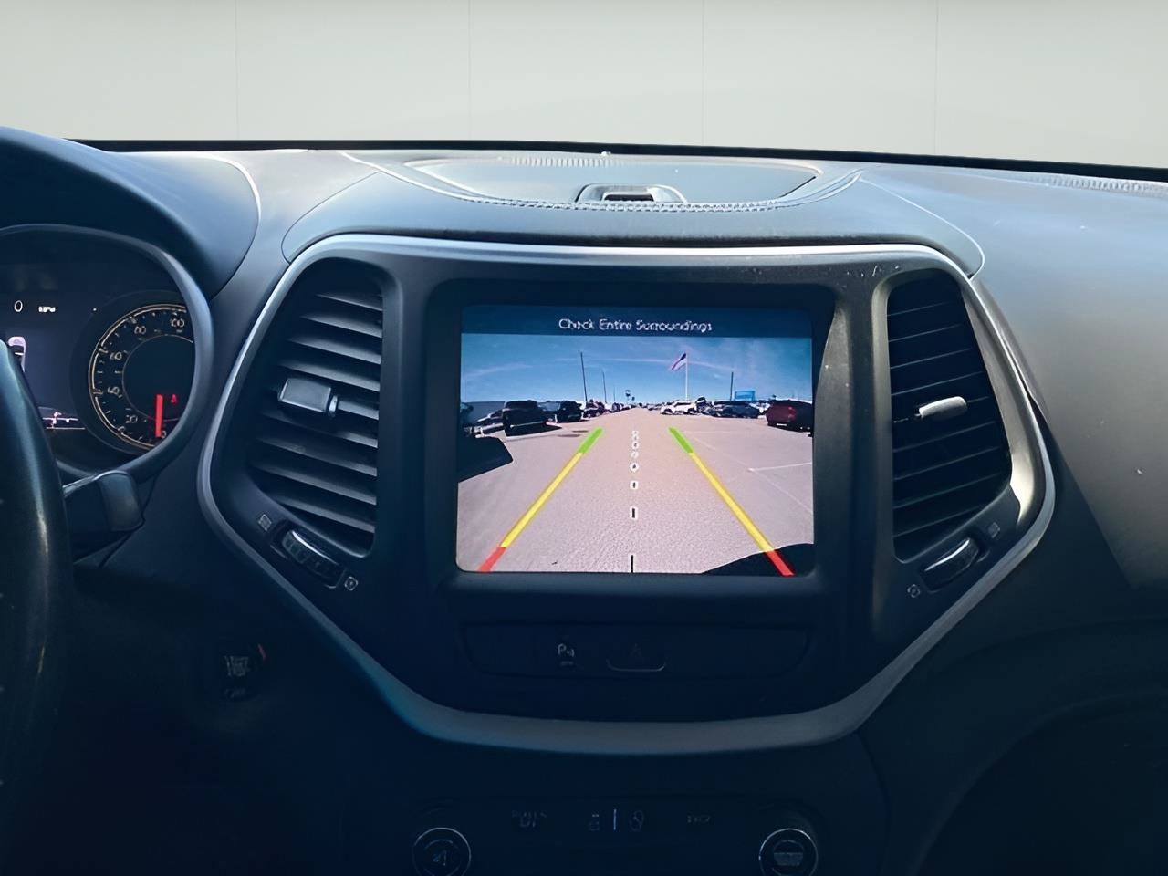 Used 2018 Jeep Cherokee Overland AWD/4WD image 37