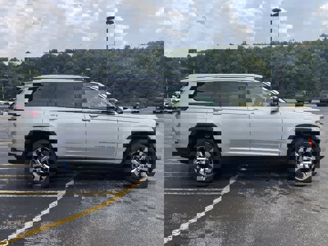 Used 2022 Jeep Grand Cherokee L Limited image 8