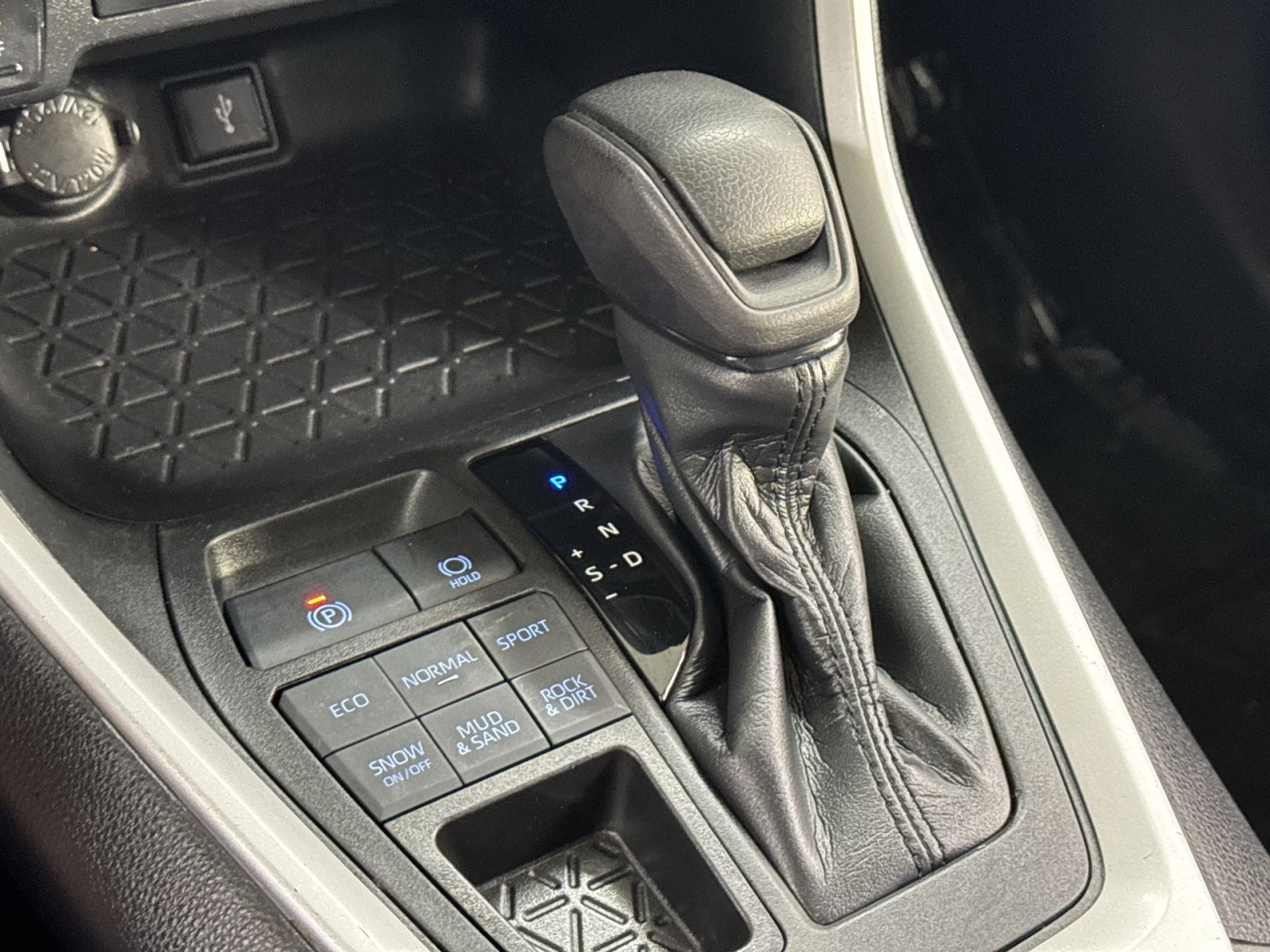 Used 2021 Toyota RAV4 XLE AWD/4WD image 34