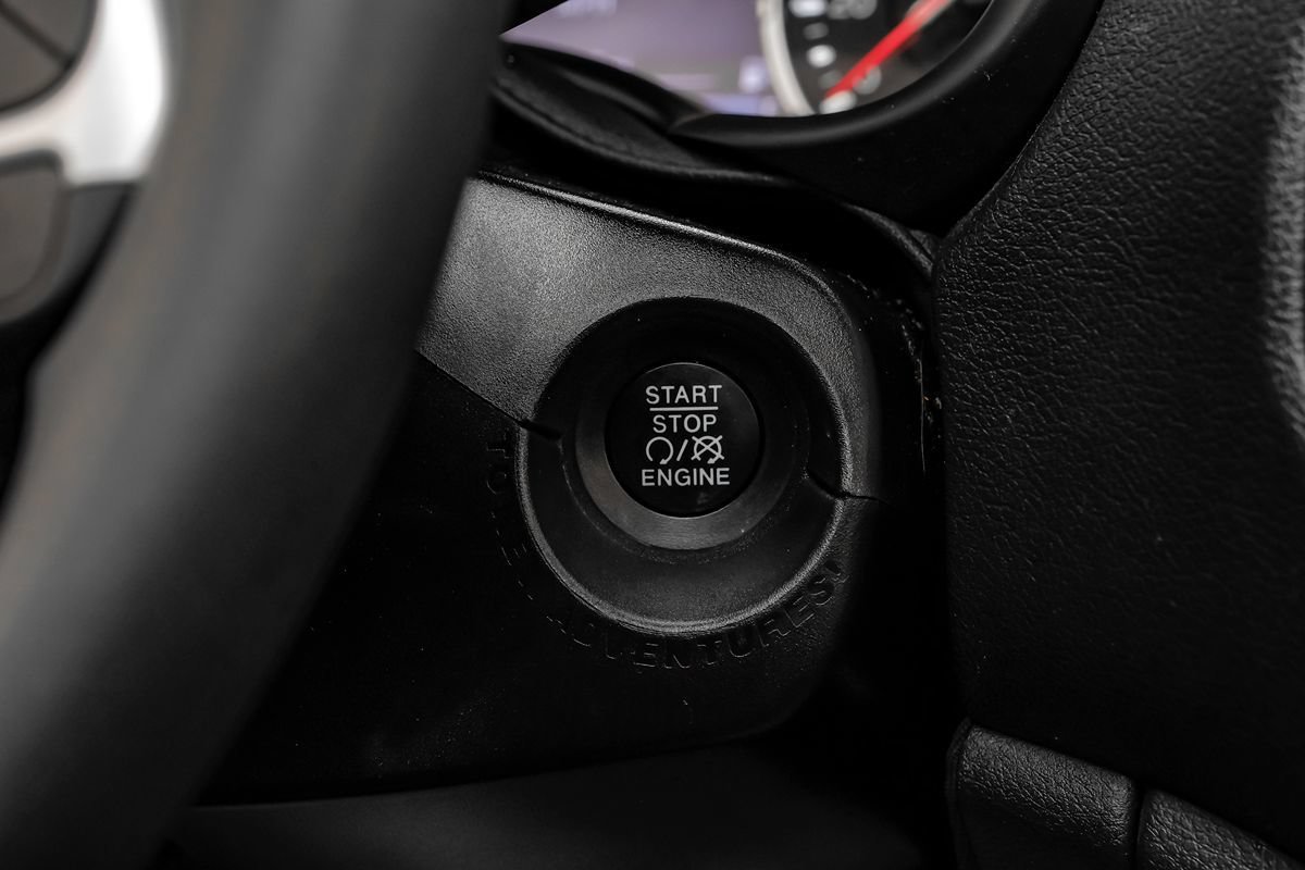 Used 2021 Jeep Renegade Latitude AWD/4WD image 18