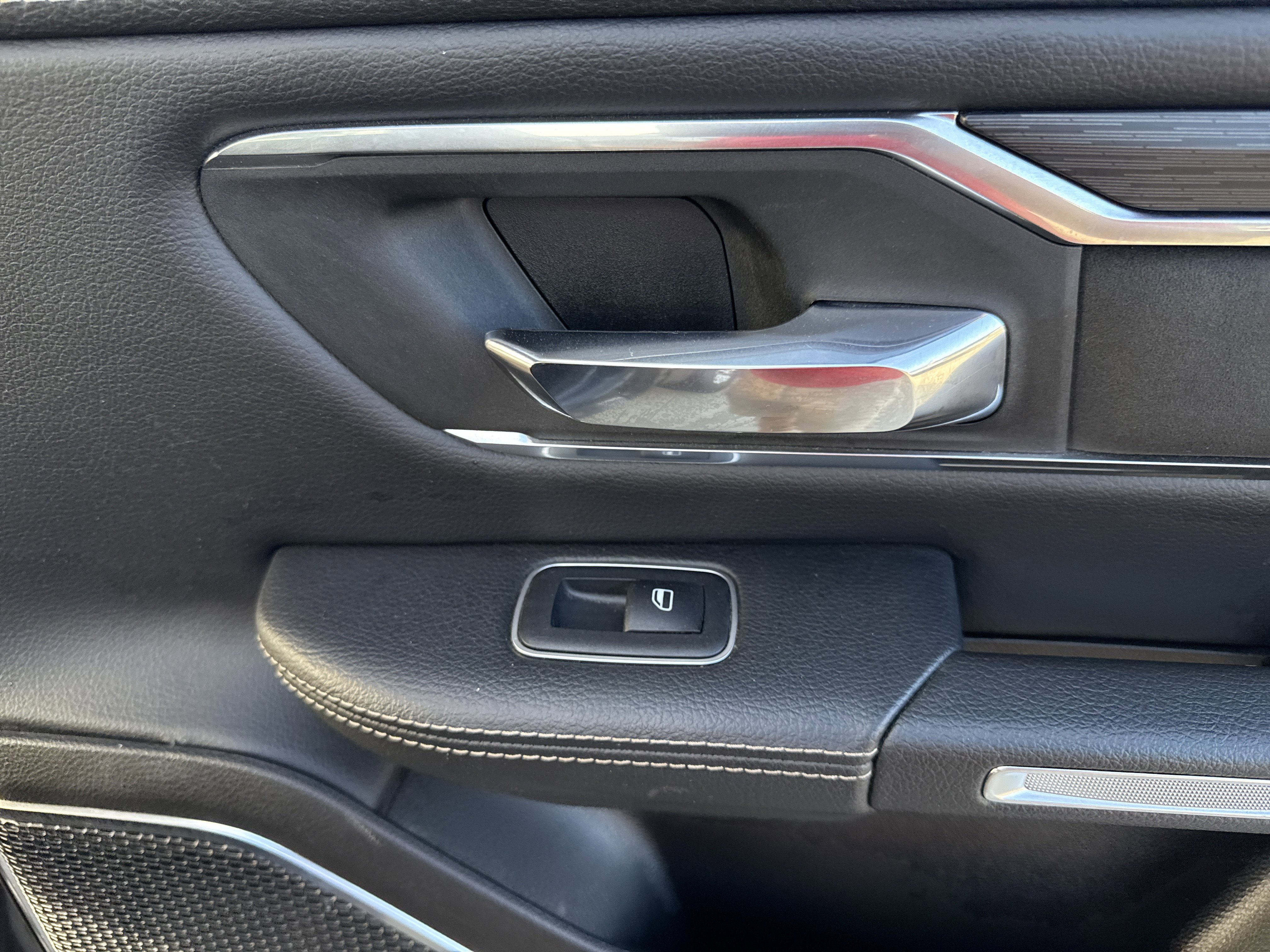 Used 2024 RAM 1500 Laramie image 38