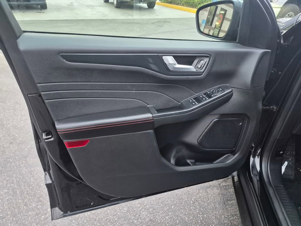 Used 2024 Ford Escape ST-Line image 18