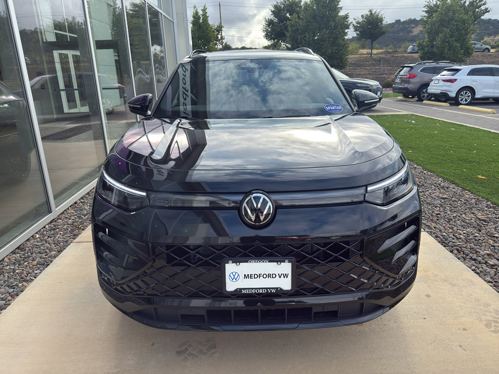 New 2025 Volkswagen Tiguan SE R-Line image 2