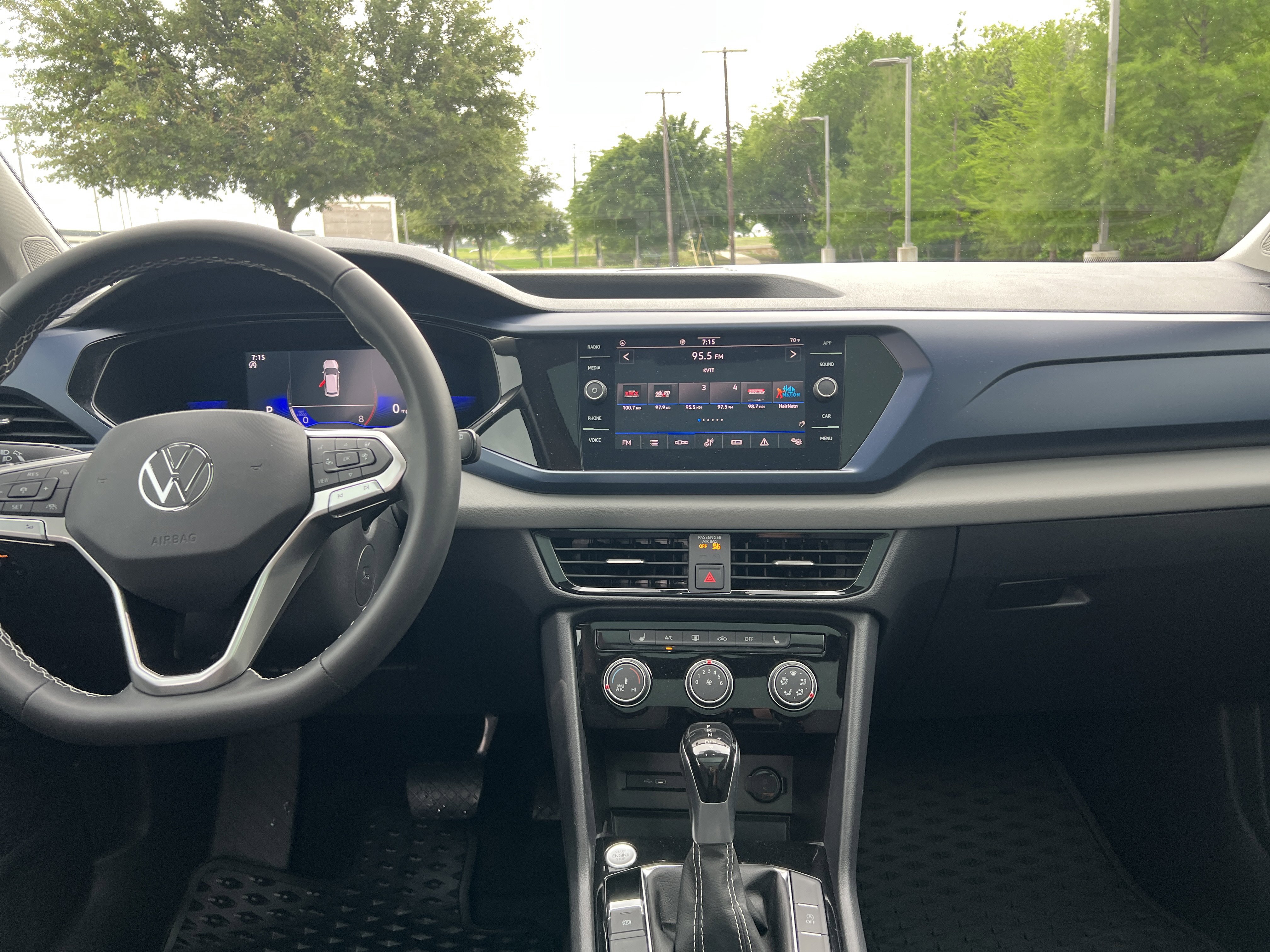 Certified 2023 Volkswagen Taos SE w/ Panoramic Sunroof Package FWD image 27