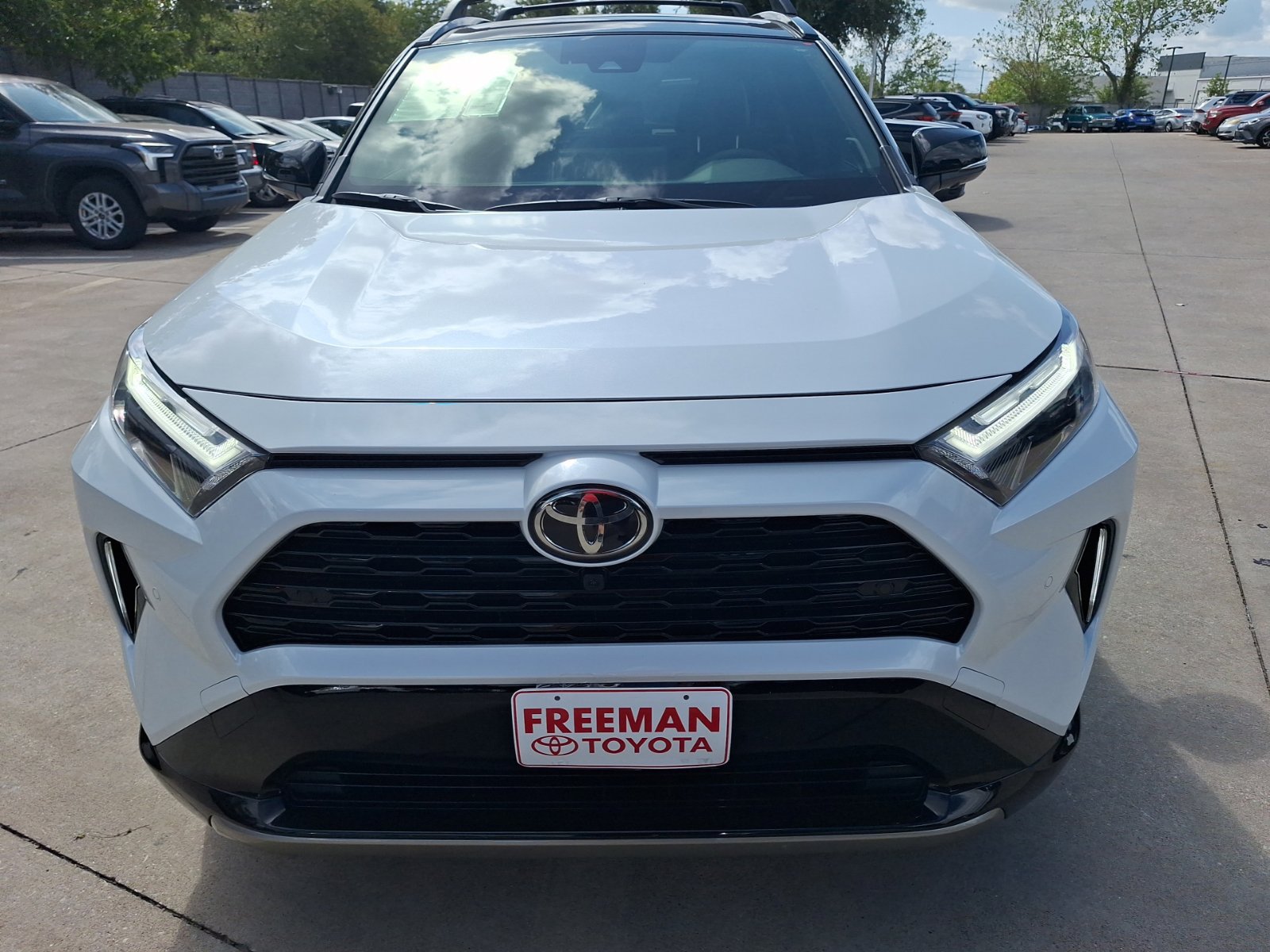 Used 2025 Toyota RAV4 XSE w/ Advanced Technology Package AWD/4WD image 9