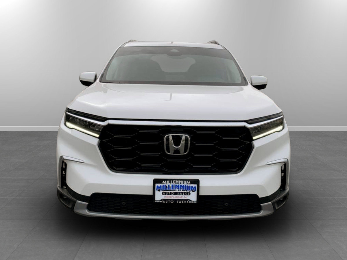 Used 2023 Honda Pilot Touring image 2