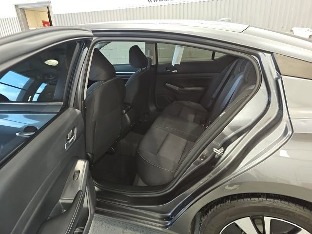 Used 2022 Nissan Altima 2.5 SV FWD image 16