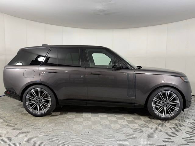 New 2025 Land Rover Range Rover SE image 6