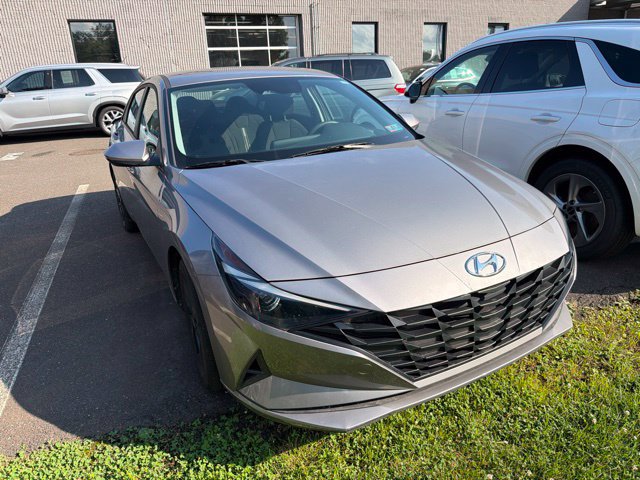 Used 2023 Hyundai Elantra SEL w/ Cargo Package FWD image 9