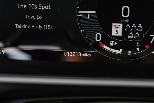 Used 2025 Land Rover Discovery Dynamic SE AWD/4WD image 24