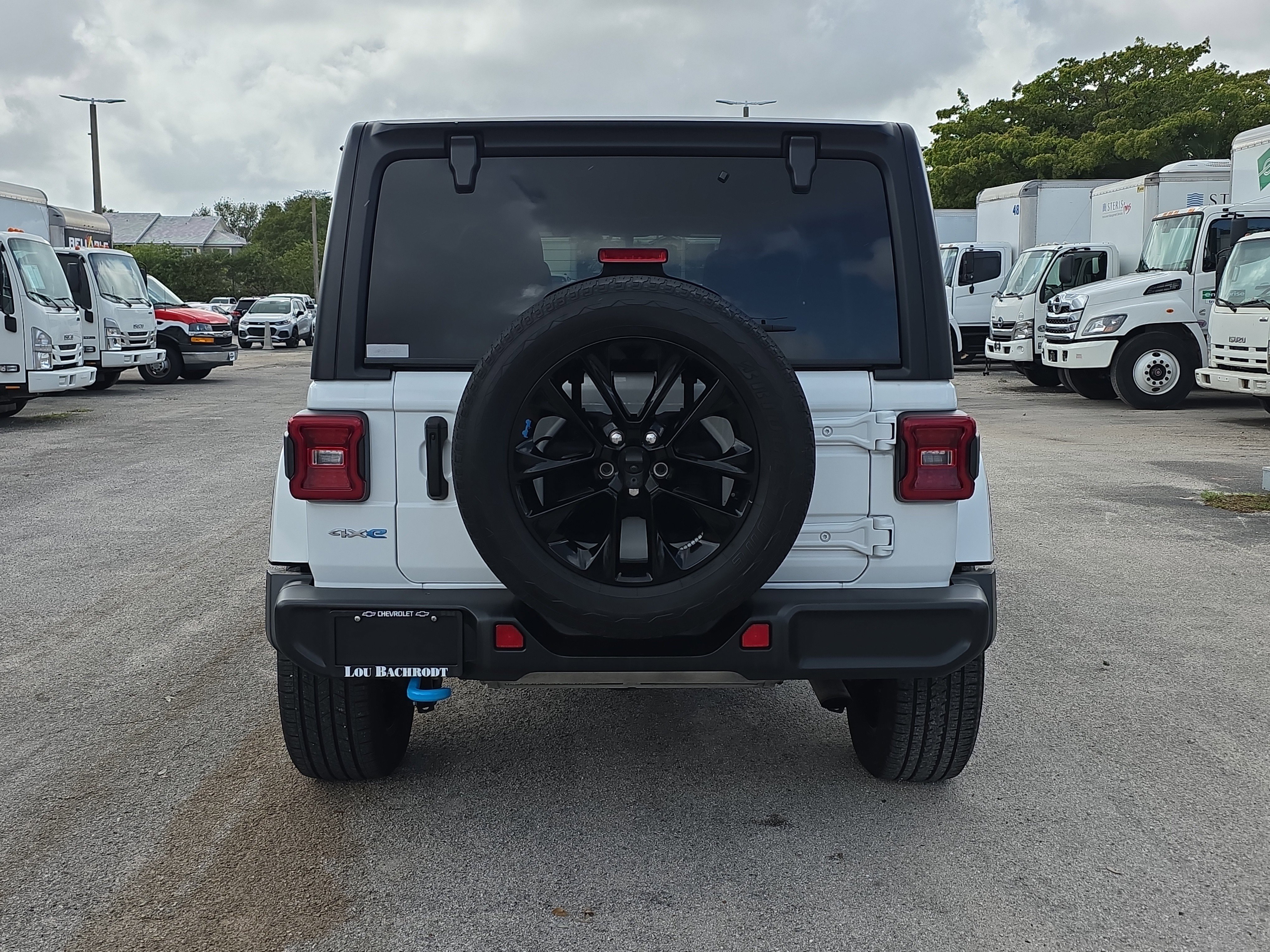 Used 2023 Jeep Wrangler Sahara AWD/4WD image 6
