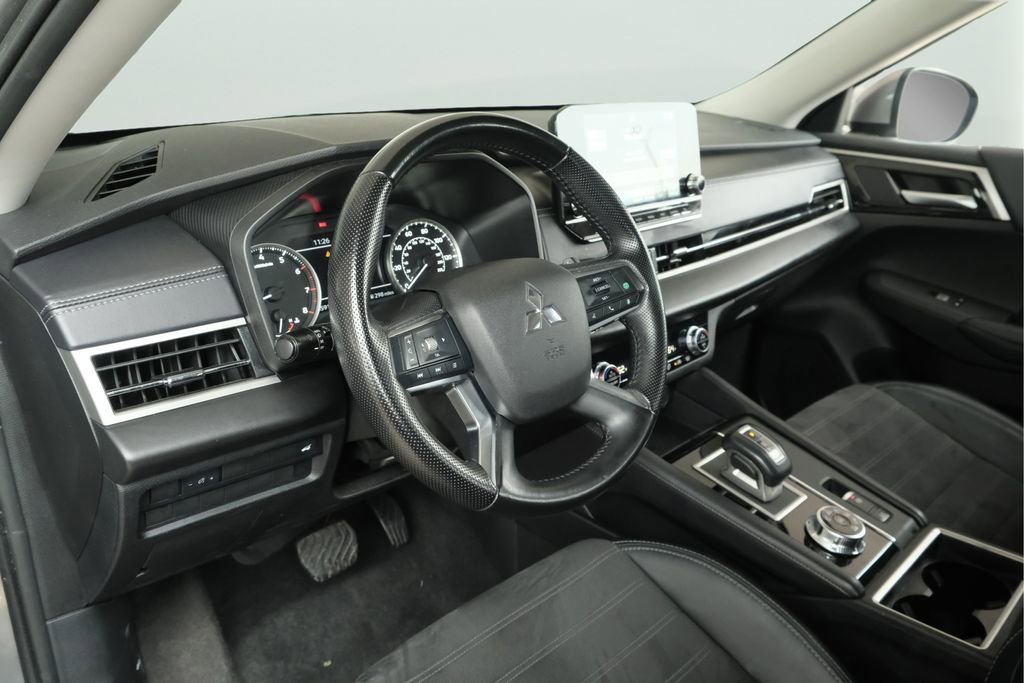 Used 2024 Mitsubishi Outlander SE AWD/4WD image 10