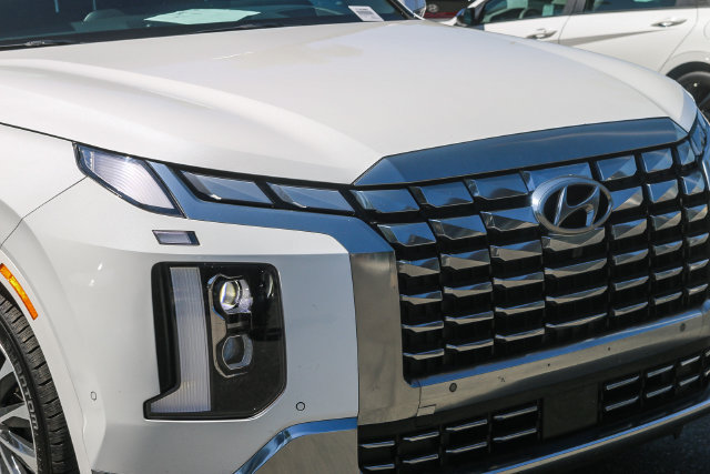 Certified 2023 Hyundai Palisade Calligraphy FWD image 4