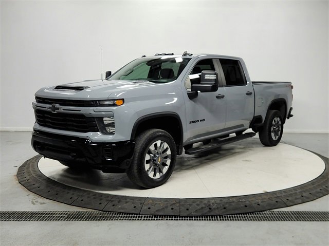 Used 2024 Chevrolet Silverado 2500 Custom w/ Custom Value Package image 3