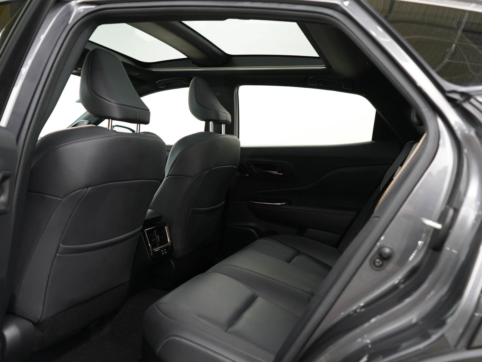 Used 2024 Toyota Crown Platinum AWD/4WD image 16
