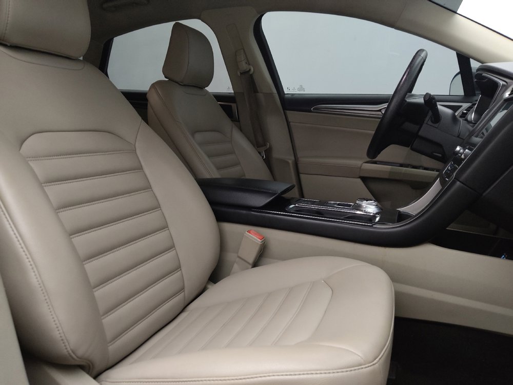 Used 2020 Ford Fusion SEL FWD image 21