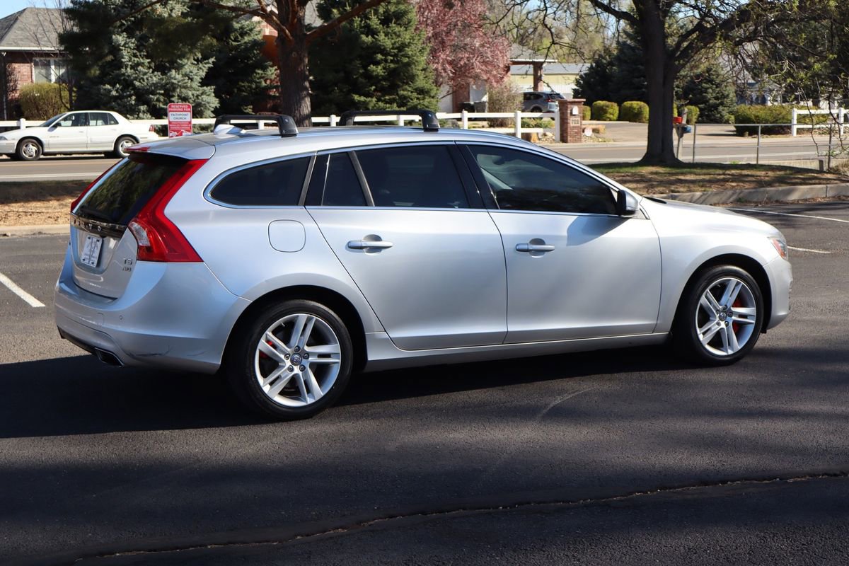 Used 2015 Volvo V60 T5 Platinum image 4
