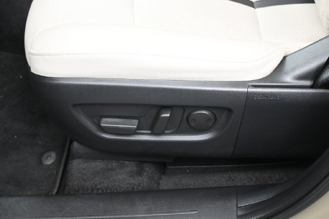 Certified 2025 MAZDA CX-70 Plug-In Hybrid w/ Premium Pkg AWD/4WD image 14