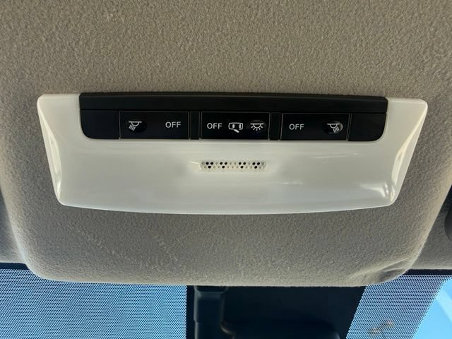 Used 2022 Nissan Versa SV FWD image 18