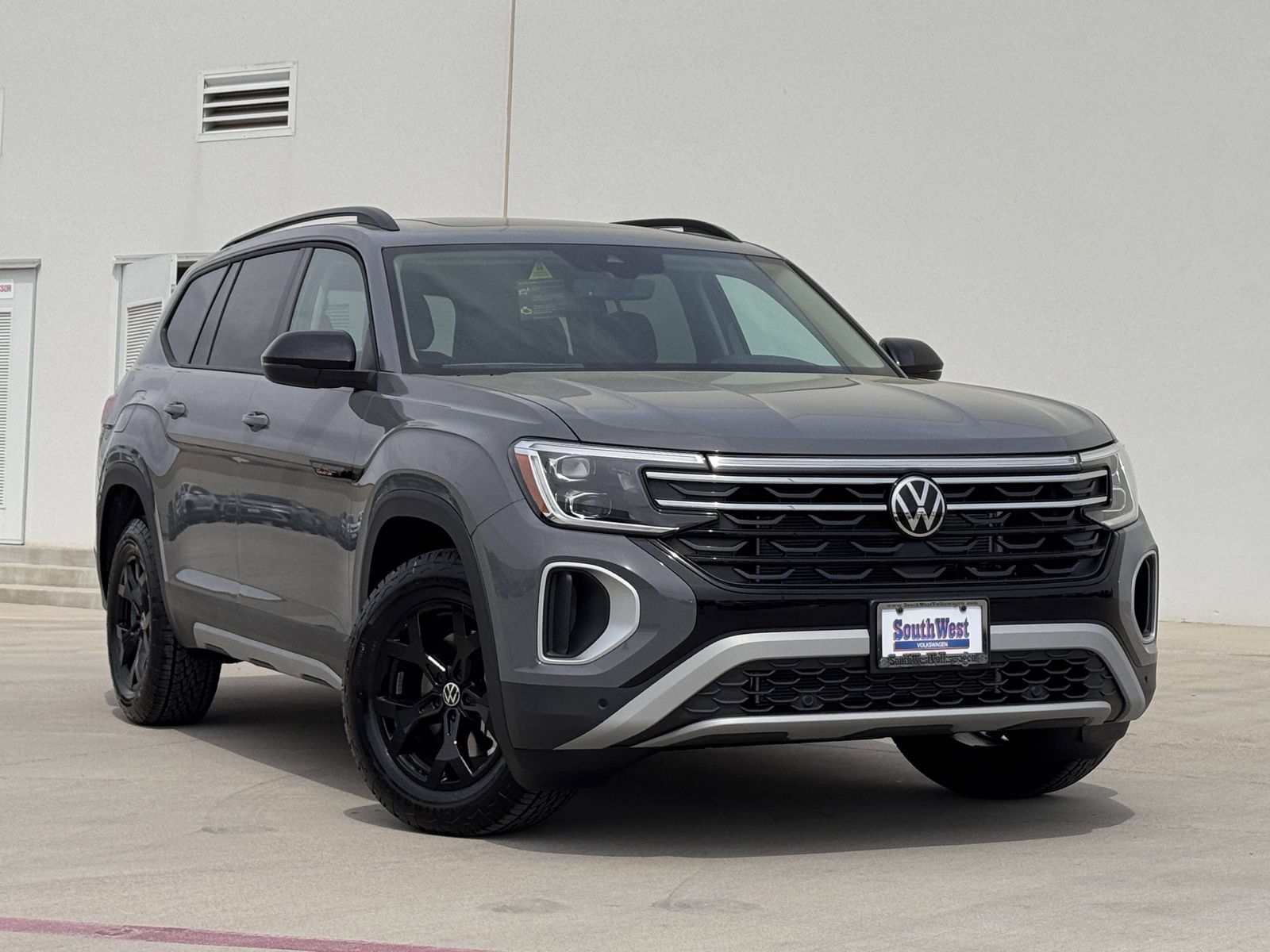 New 2026 Volkswagen Atlas Peak Edition AWD/4WD image 2