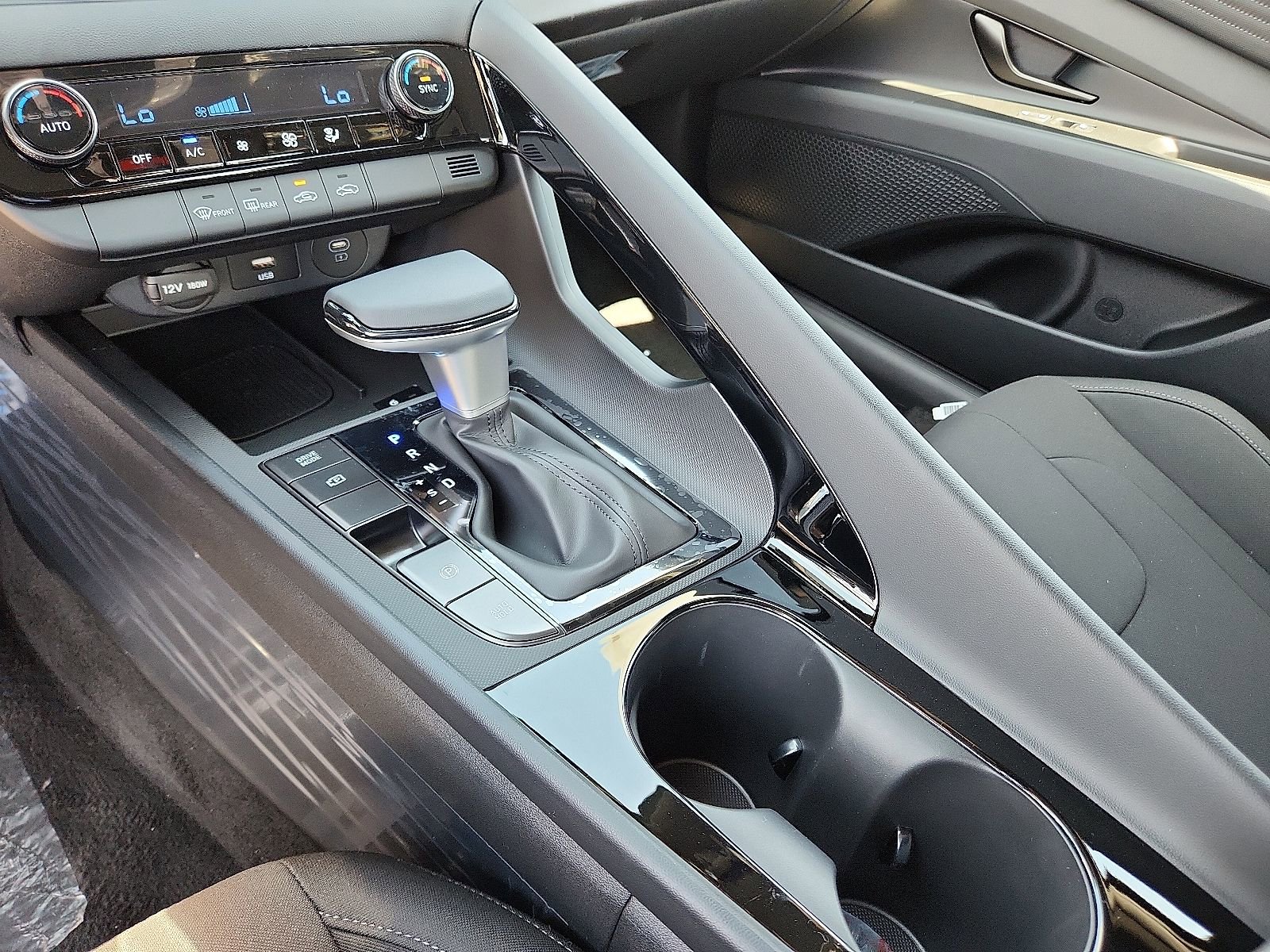 New 2025 Hyundai Elantra SEL image 15