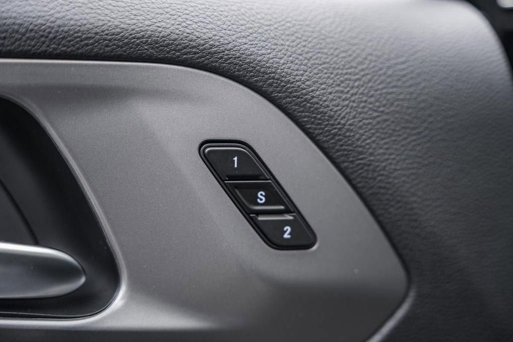 New 2025 Chrysler Pacifica Select FWD image 33
