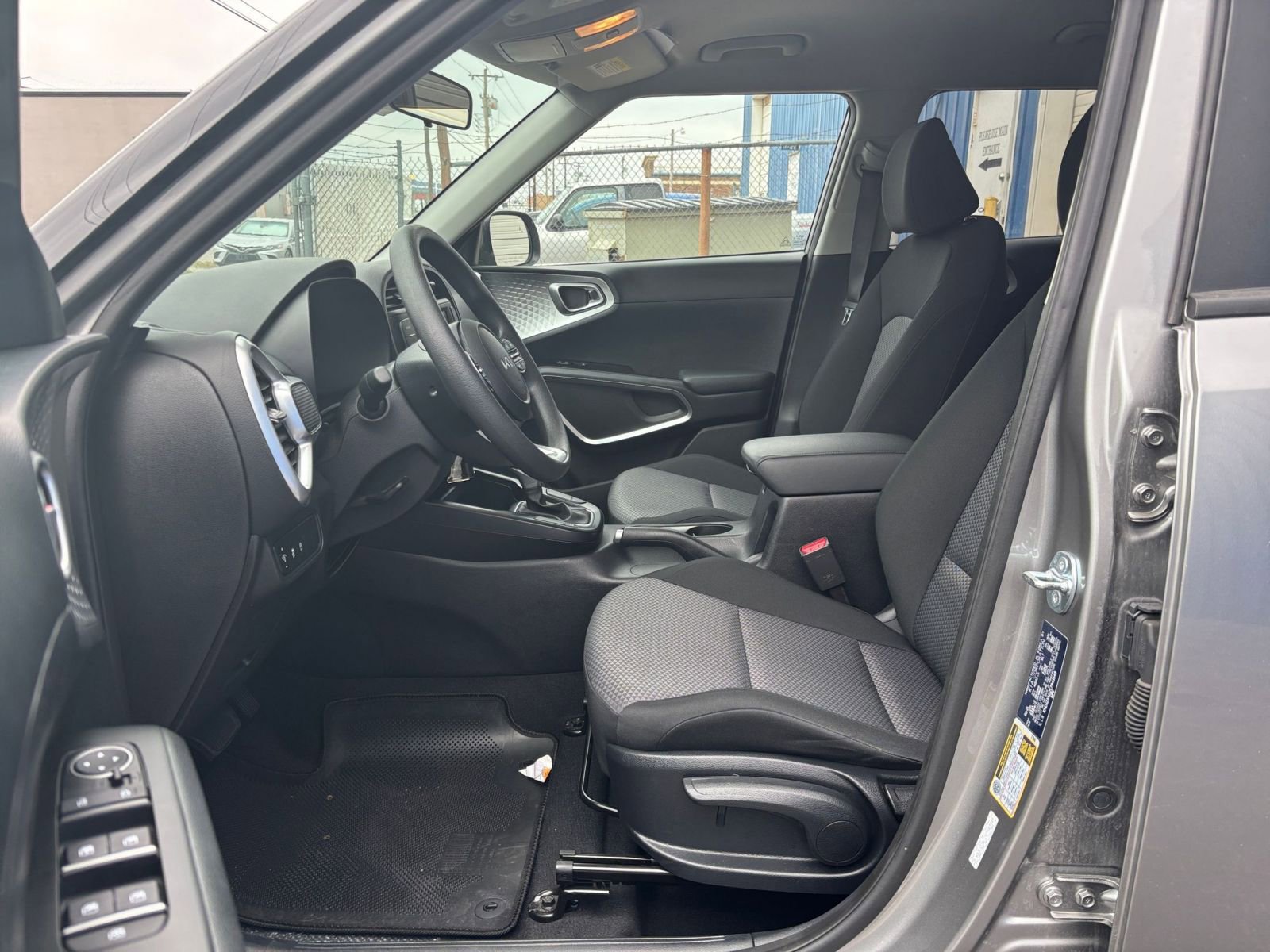 Used 2025 Kia Soul LX w/ LX Technology Package image 24