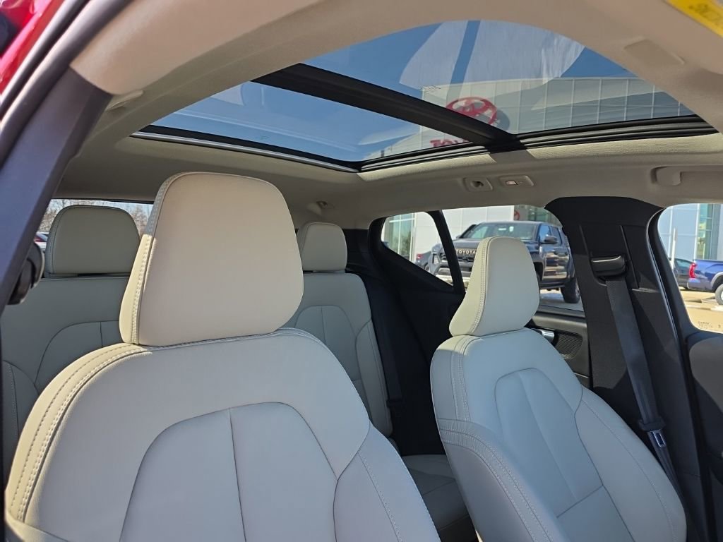 Used 2023 Volvo XC40 B5 Plus w/ Climate Package image 10