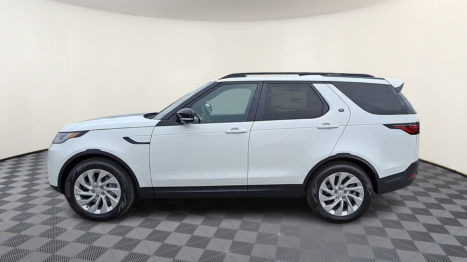Certified 2025 Land Rover Discovery S AWD/4WD image 5