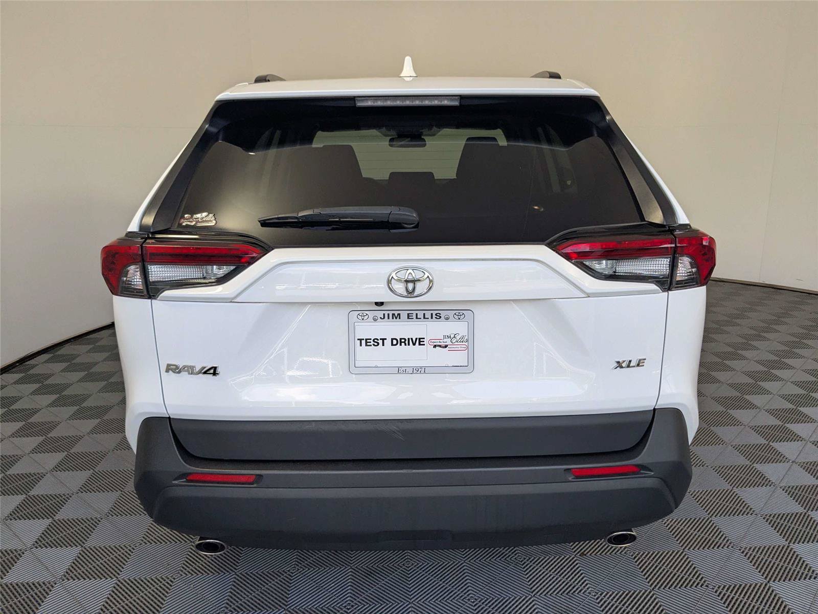 Used 2023 Toyota RAV4 XLE w/ Convenience Package FWD image 7