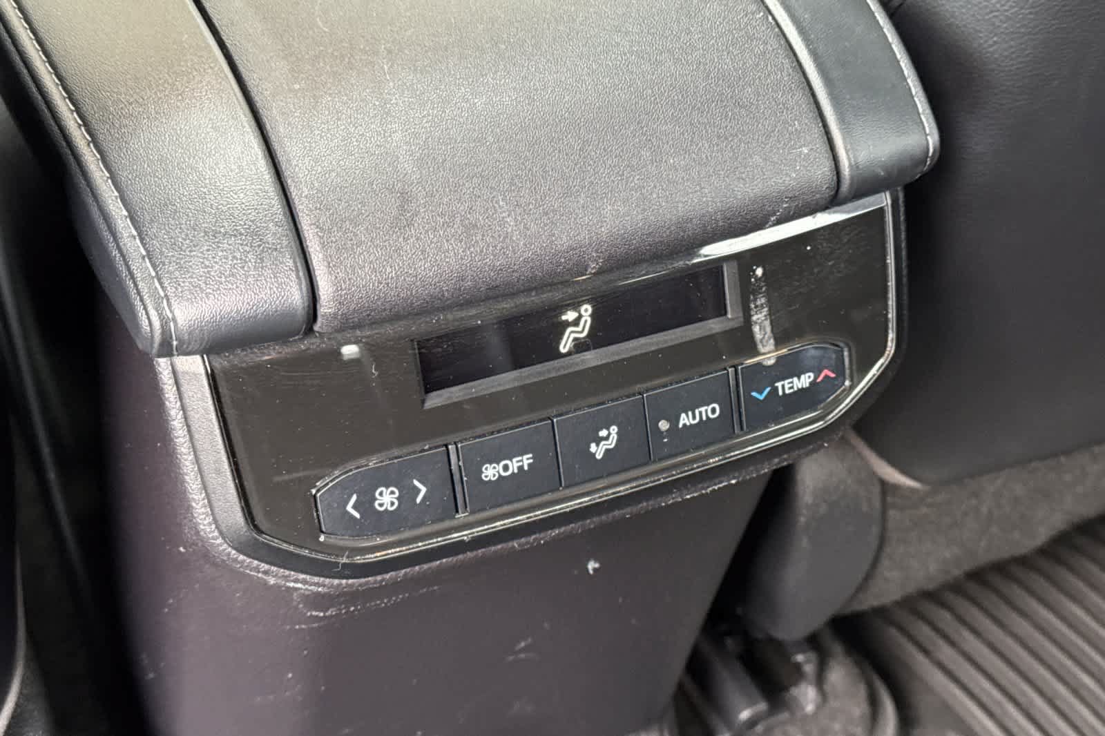 Used 2023 Toyota Highlander XLE FWD image 14