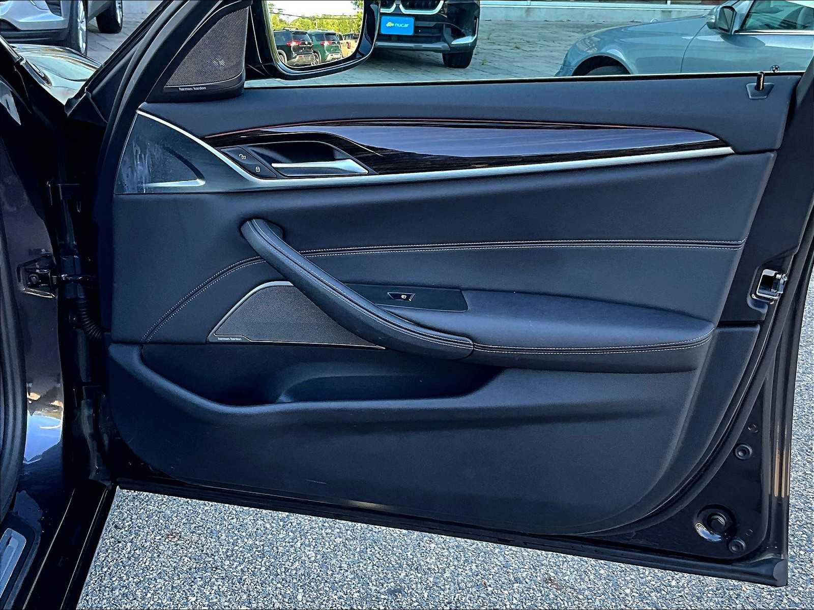 Used 2023 BMW 530i xDrive w/ Premium Package image 12