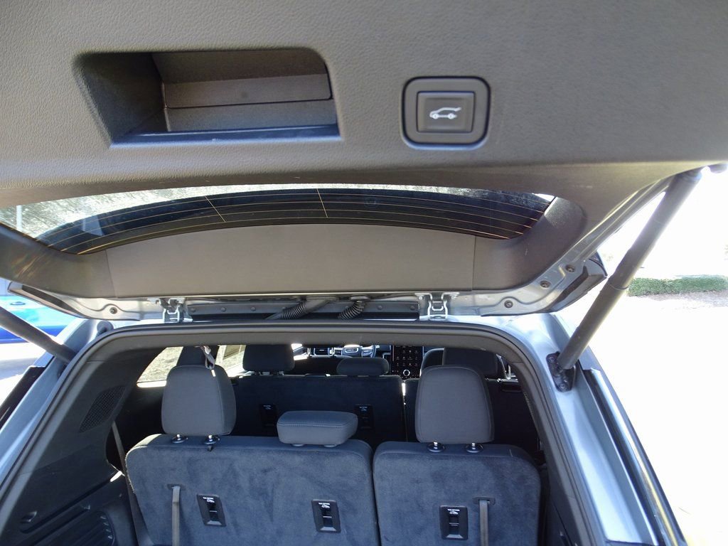 Used 2025 GMC Acadia Elevation image 11