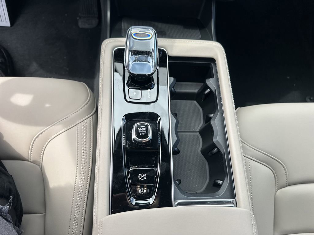 New 2026 Volvo XC90 B6 Plus w/ Protection Package Premier image 21