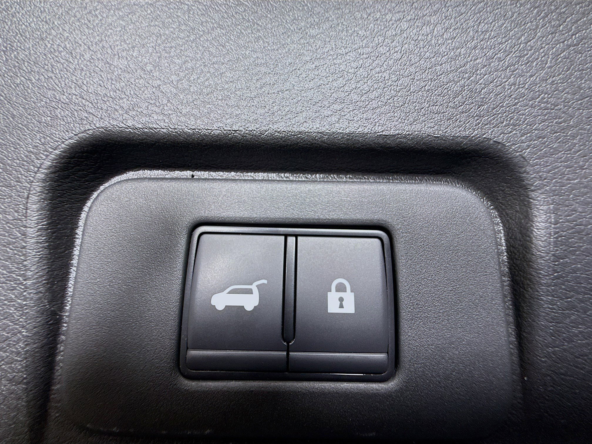 Used 2025 Nissan Rogue SV image 41