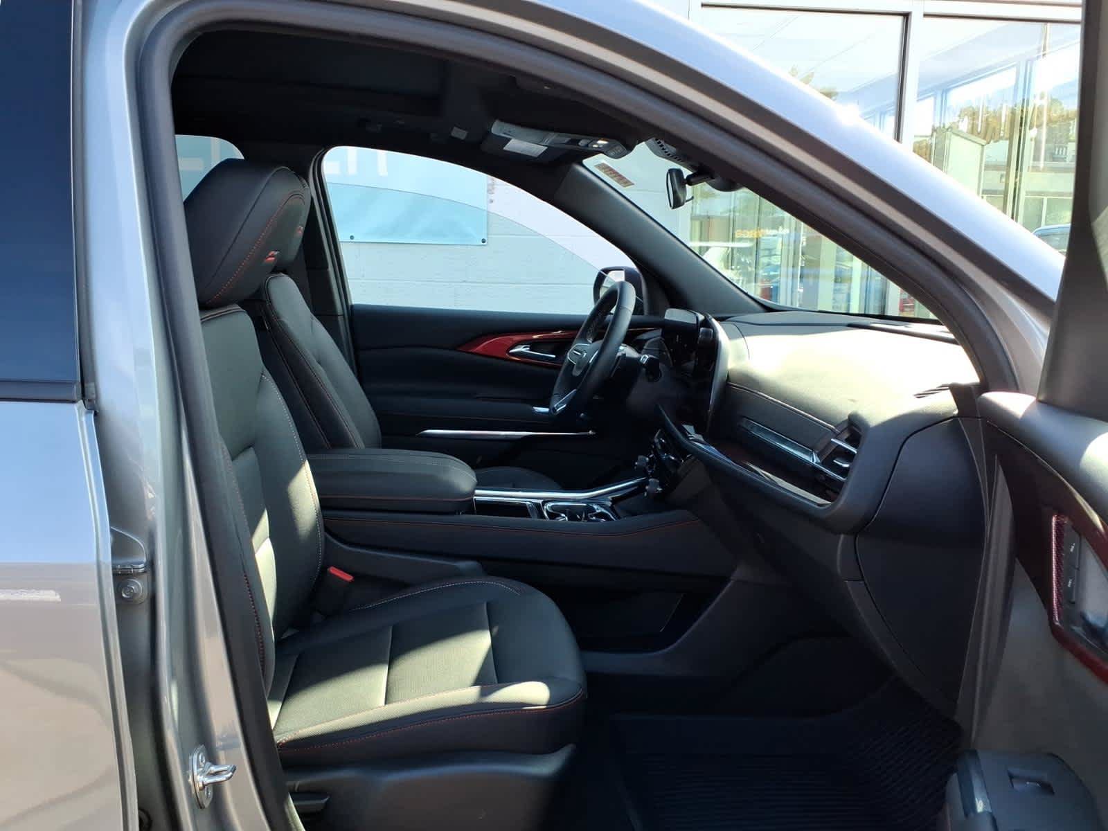 Used 2026 Chevrolet Traverse Z71 w/ LPO, Floor Liner Package AWD/4WD image 21
