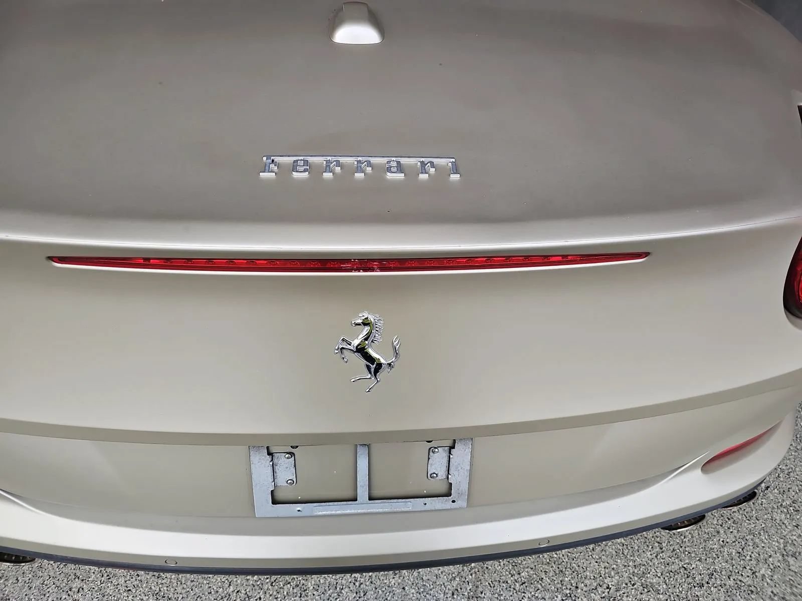 Used 2018 Ferrari California T RWD image 21
