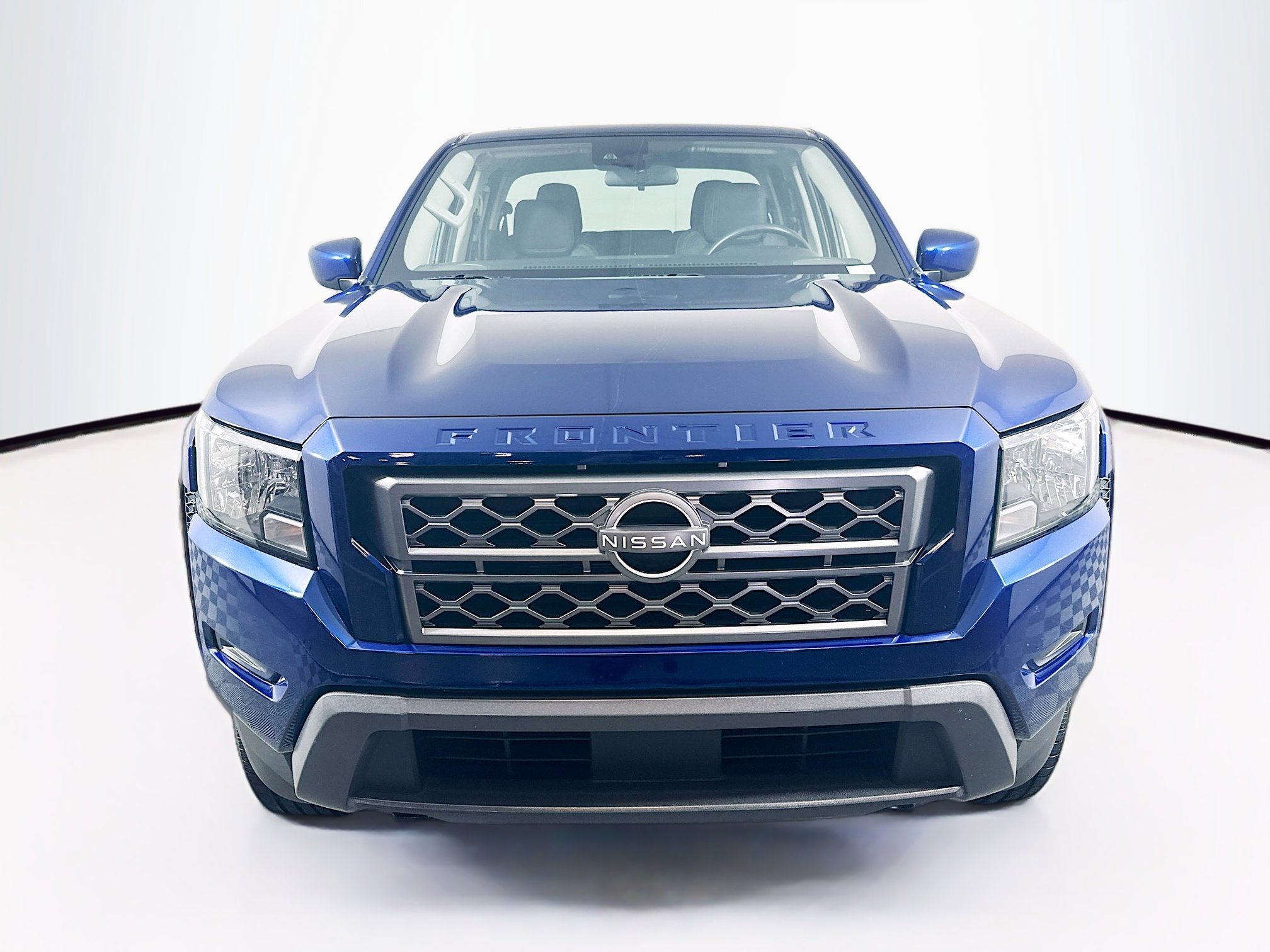 Used 2023 Nissan Frontier SV image 2