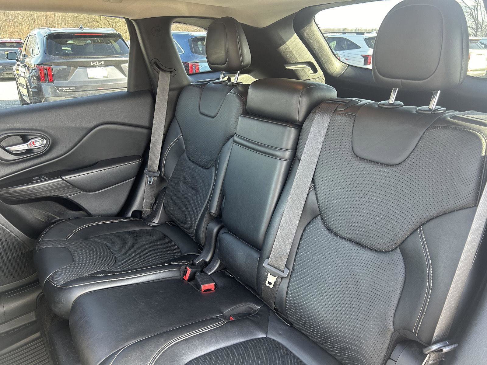 Used 2015 Jeep Cherokee Limited w/ Luxury Group image 10