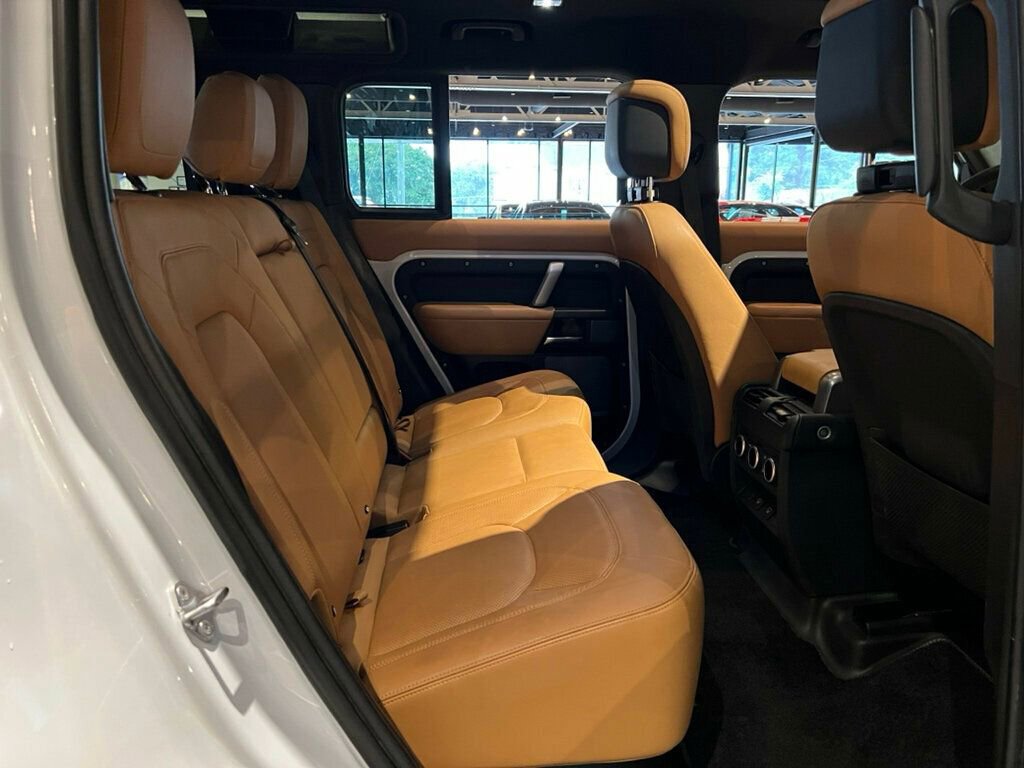Used 2023 Land Rover Defender 110 image 32