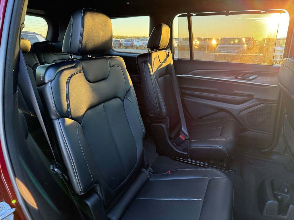 New 2025 Jeep Grand Cherokee L Limited w/ Luxury Tech Group II image 23